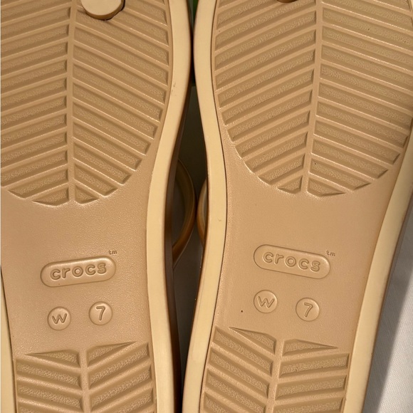 NWT Crocs Miami Toe Loop Women's Sandals - Gold Size 7 - Picture 8 of 10